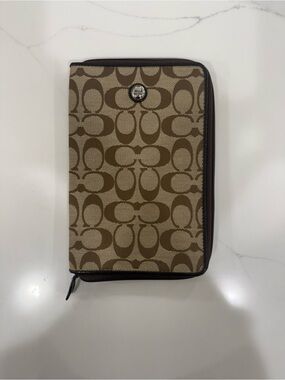 Coach Signature Canvas Tablet Case / E-Reader Sleeve - Khaki/Brown